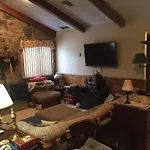 Opuluxe Cottage Peaks Retreat