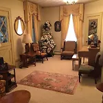 Opuluxe Cottage Peaks Retreat